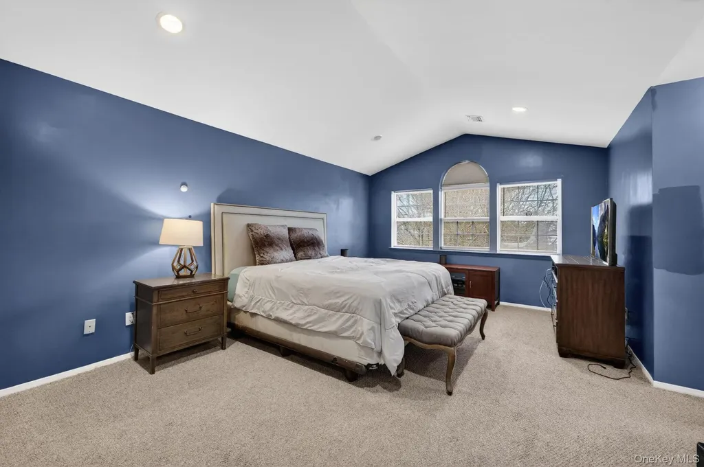 27 Hamlet Drive Commack NY 11725