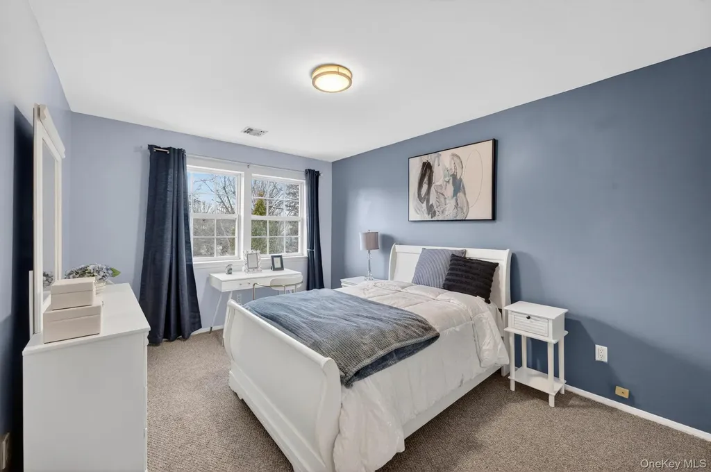 27 Hamlet Drive Commack NY 11725