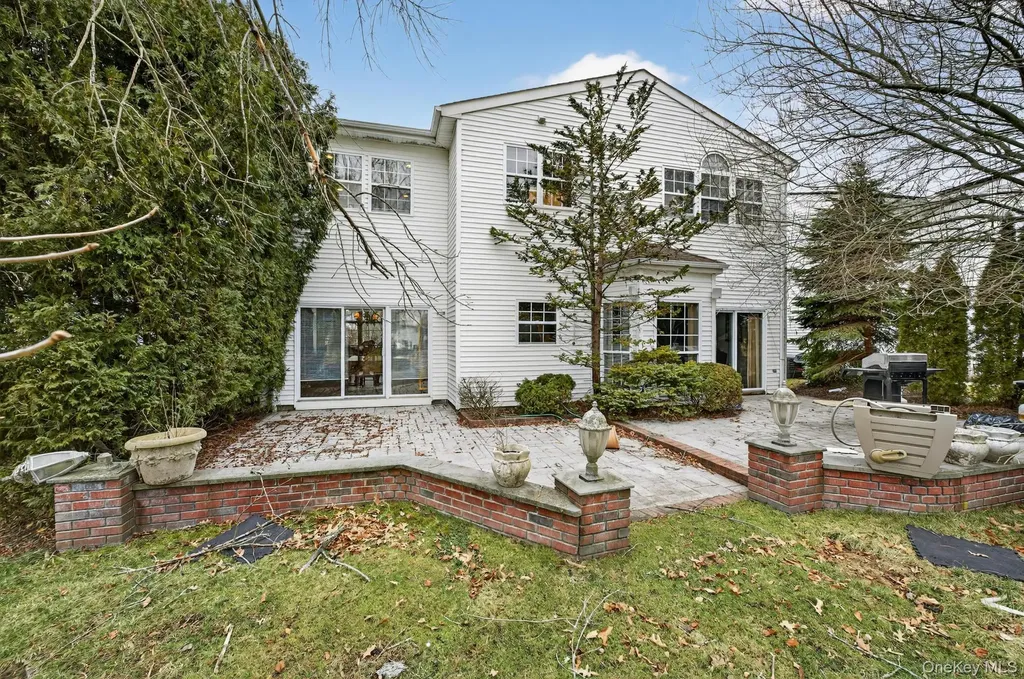 27 Hamlet Drive Commack NY 11725