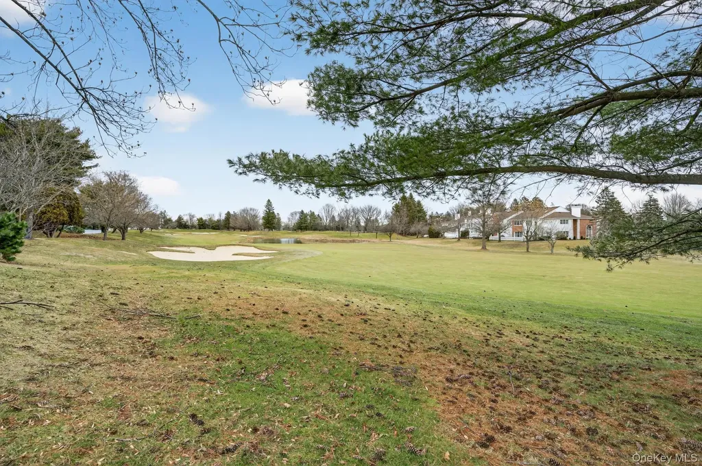 27 Hamlet Drive Commack NY 11725