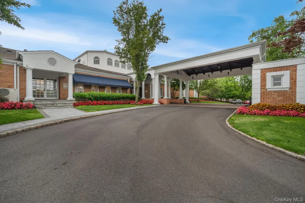 27 Hamlet Drive Commack NY 11725