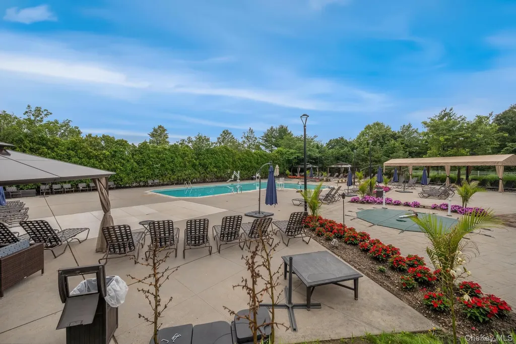 27 Hamlet Drive Commack NY 11725