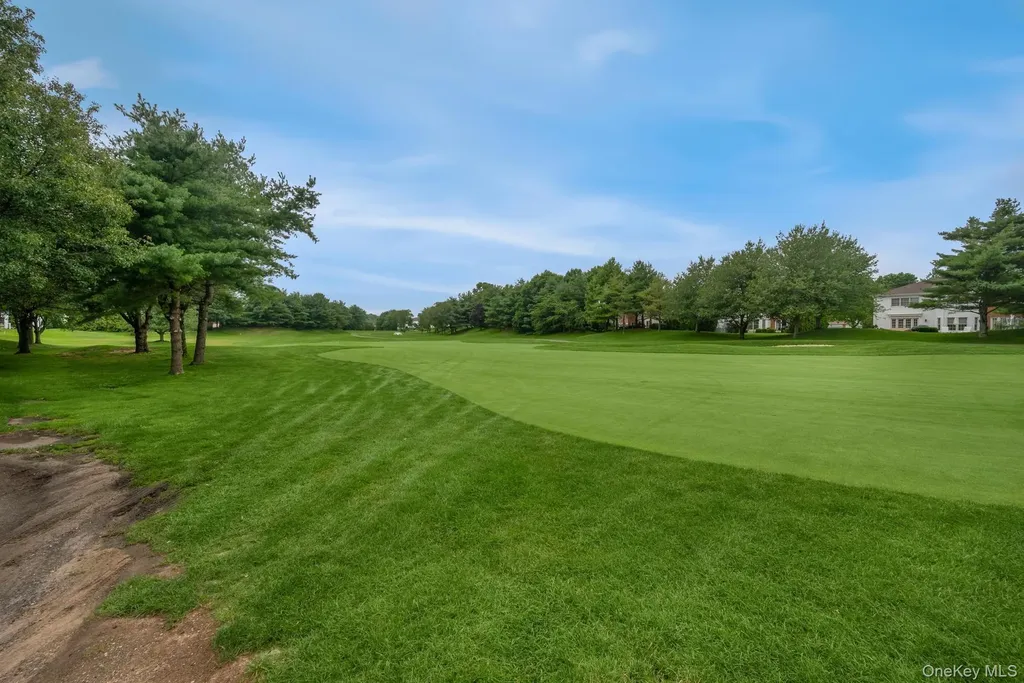 27 Hamlet Drive Commack NY 11725