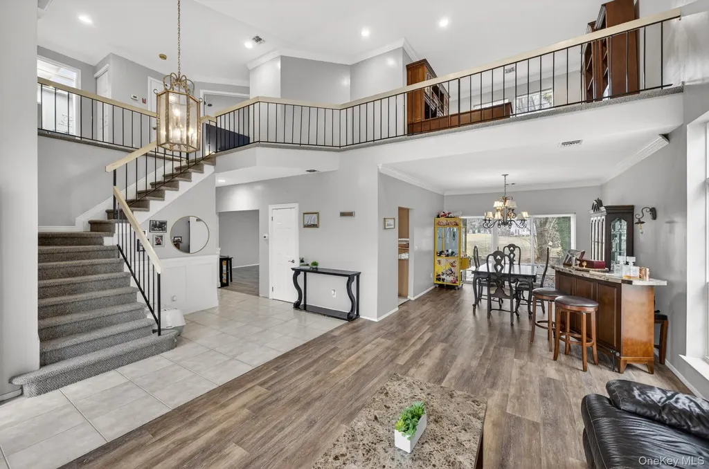 27 Hamlet Drive Commack NY 11725