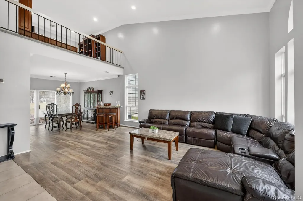 27 Hamlet Drive Commack NY 11725
