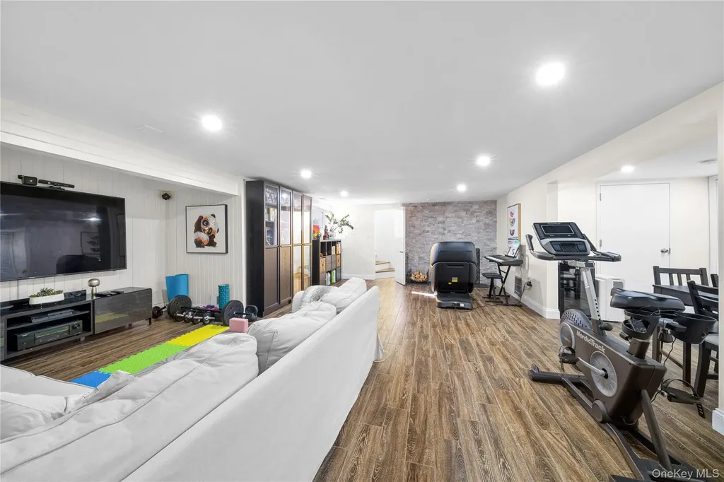 98 Birchwood Park Drive Jericho NY 11753