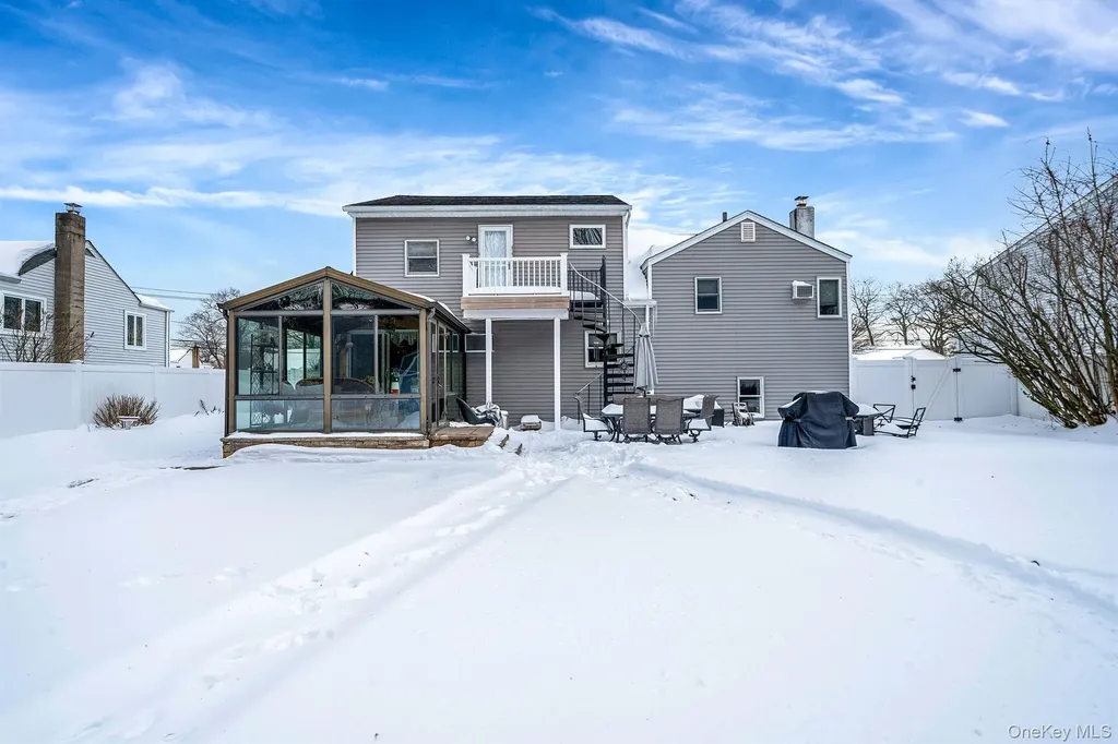 132 Gladstone Avenue West Islip NY 11795