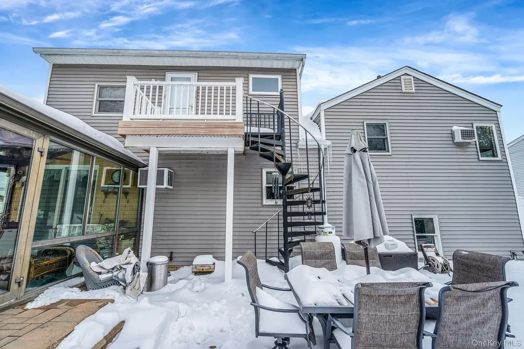 132 Gladstone Avenue West Islip NY 11795
