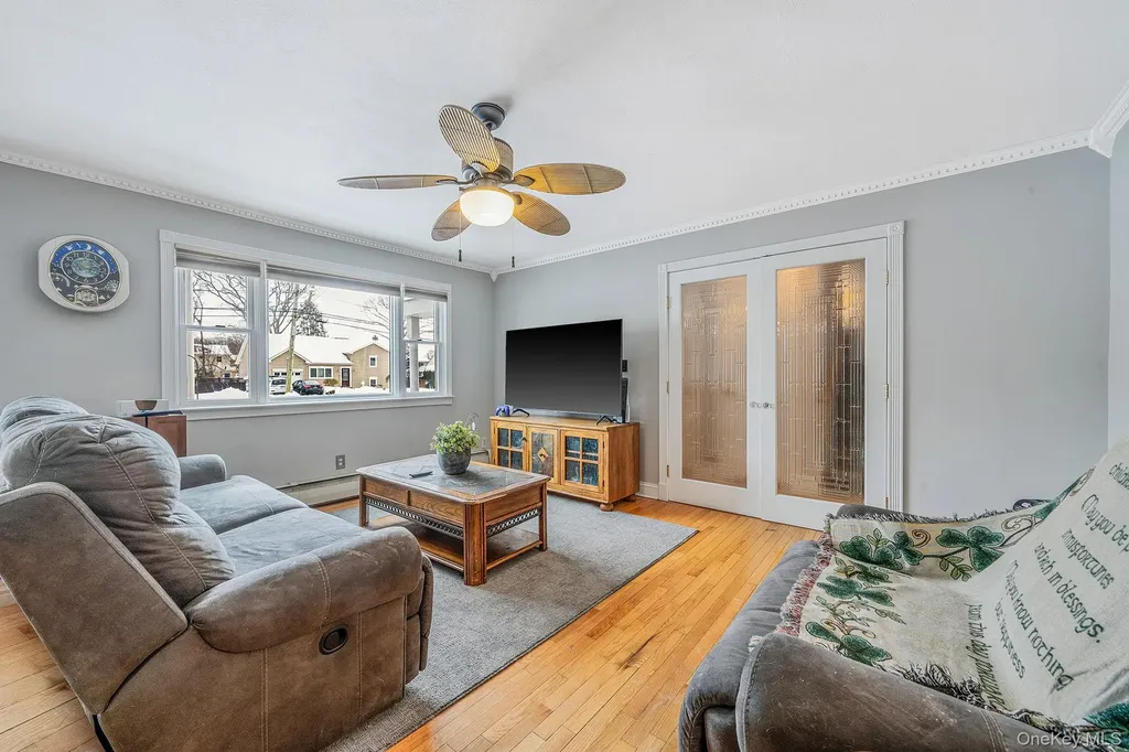 132 Gladstone Avenue West Islip NY 11795
