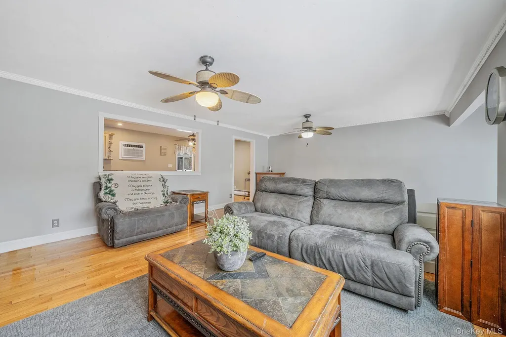 132 Gladstone Avenue West Islip NY 11795