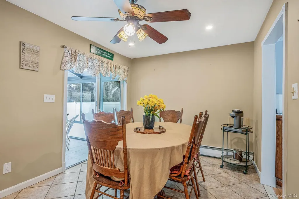 132 Gladstone Avenue West Islip NY 11795