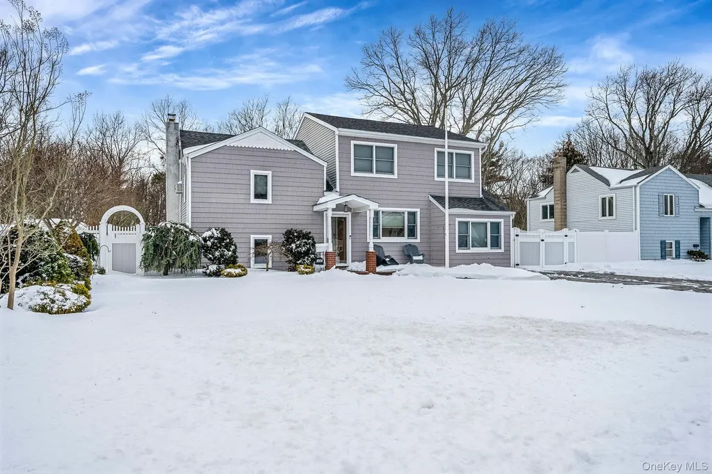 132 Gladstone Avenue West Islip NY 11795