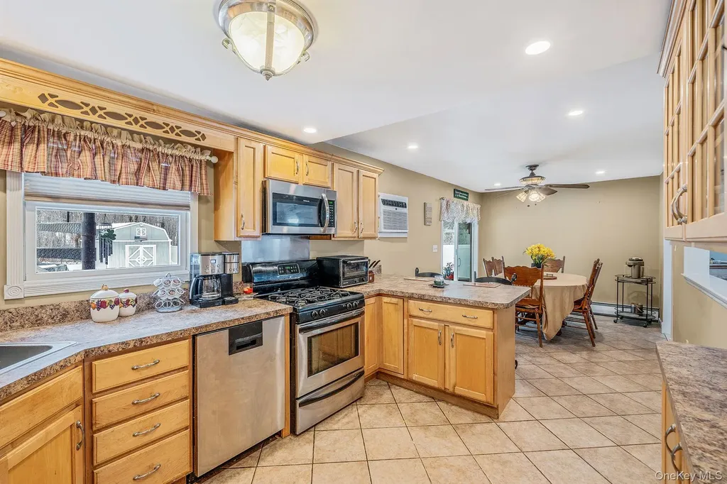 132 Gladstone Avenue West Islip NY 11795