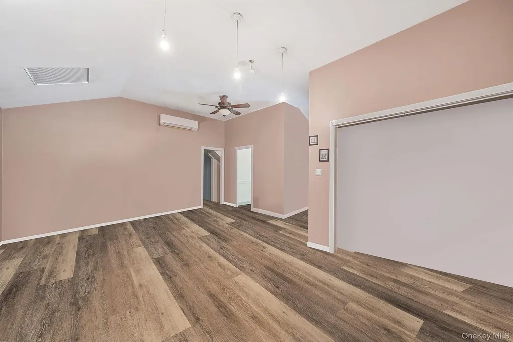 132 Gladstone Avenue West Islip NY 11795