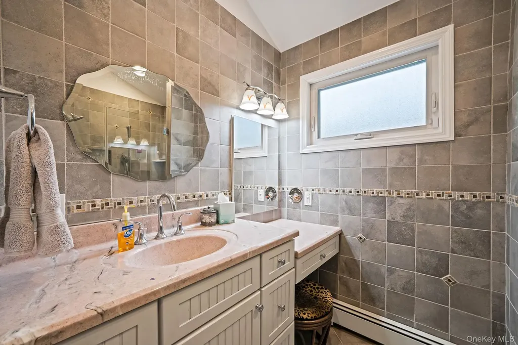 132 Gladstone Avenue West Islip NY 11795
