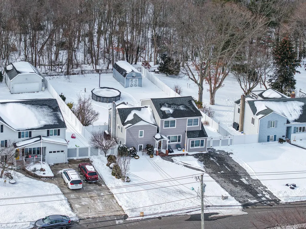 132 Gladstone Avenue West Islip NY 11795
