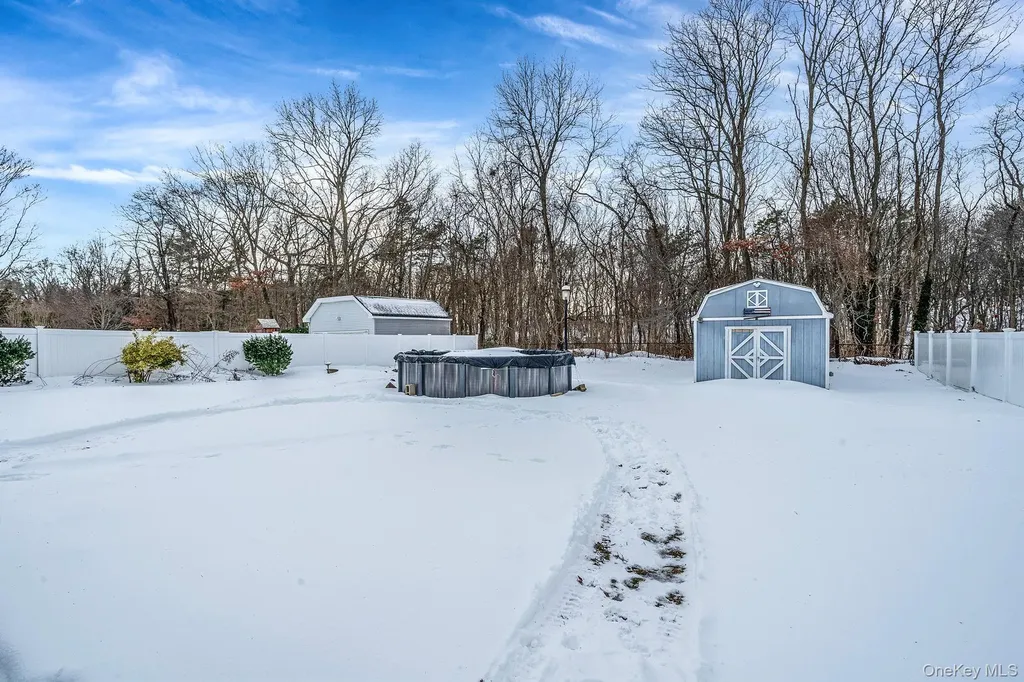 132 Gladstone Avenue West Islip NY 11795