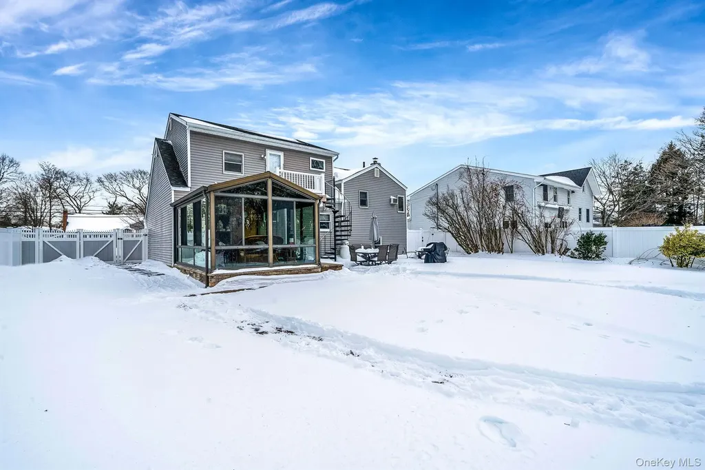 132 Gladstone Avenue West Islip NY 11795