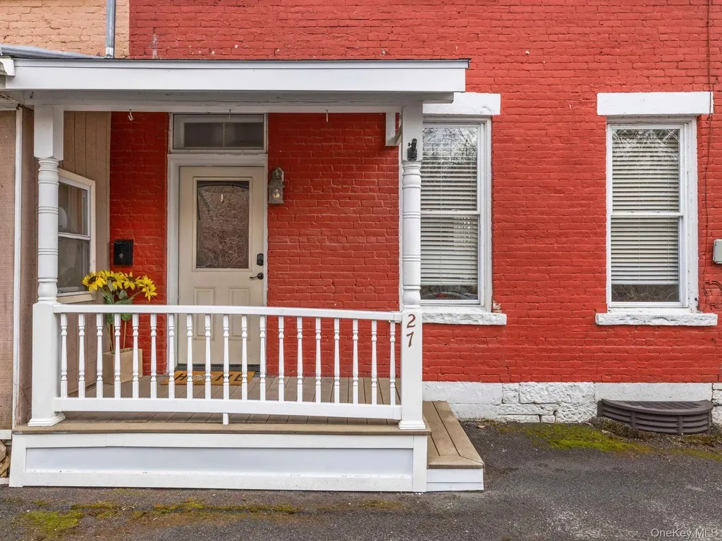 27 Brick Row Street Athens NY 12015