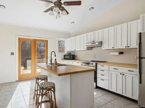 27 Brick Row Street Athens NY 12015