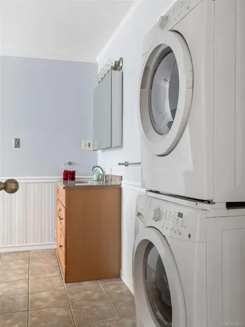 27 Brick Row Street Athens NY 12015