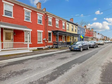 27 Brick Row Street Athens NY 12015