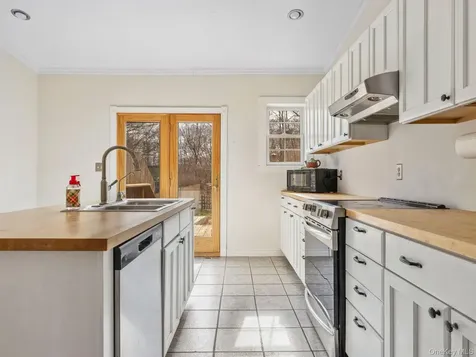 27 Brick Row Street Athens NY 12015