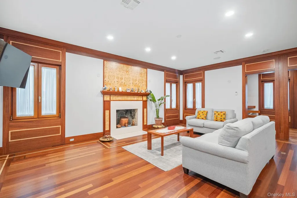 181 Walnut Street Lynbrook NY 11563