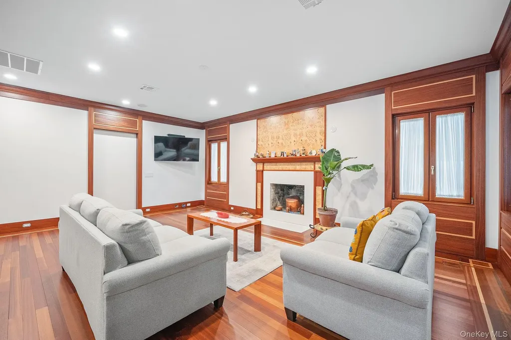 181 Walnut Street Lynbrook NY 11563