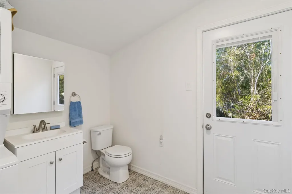165 Springville Road Hampton Bays NY 11946