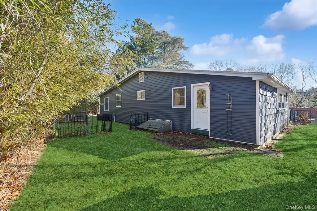 165 Springville Road Hampton Bays NY 11946