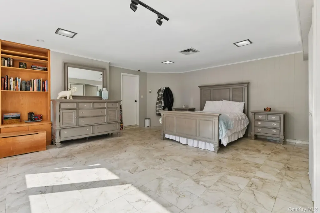 14 Fairway Drive Great Neck NY 11020