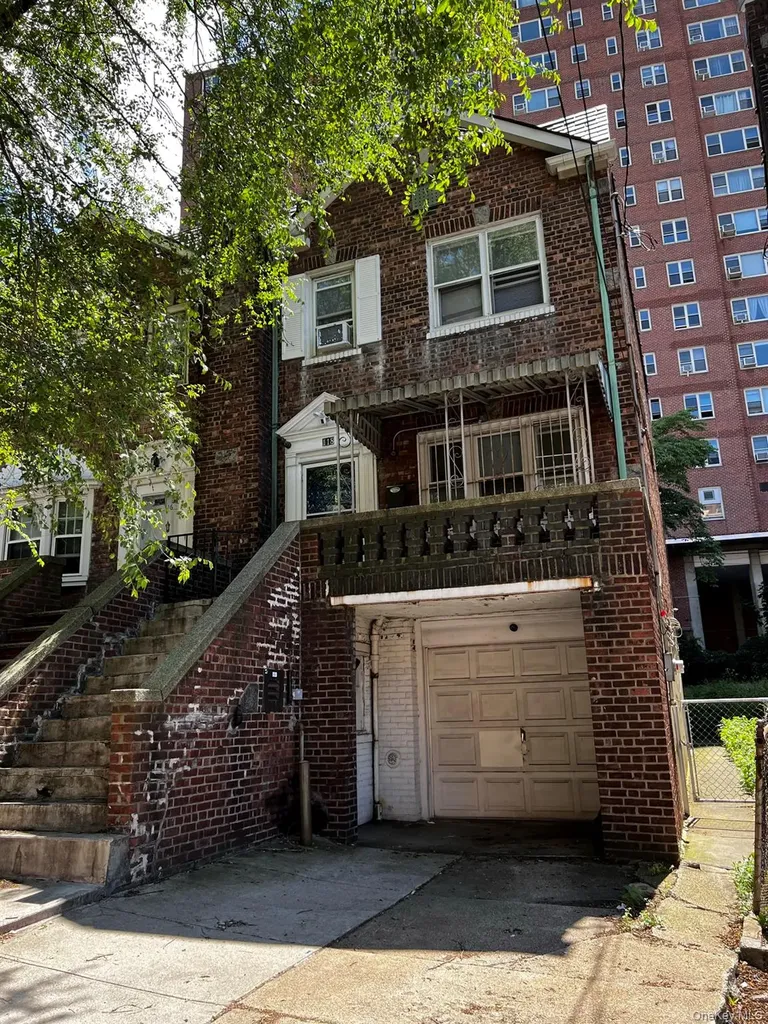 118 Van Cortlandt Avenue W Bronx NY 10463