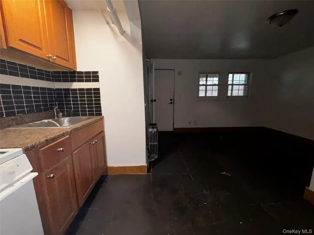 118 Van Cortlandt Avenue W Bronx NY 10463