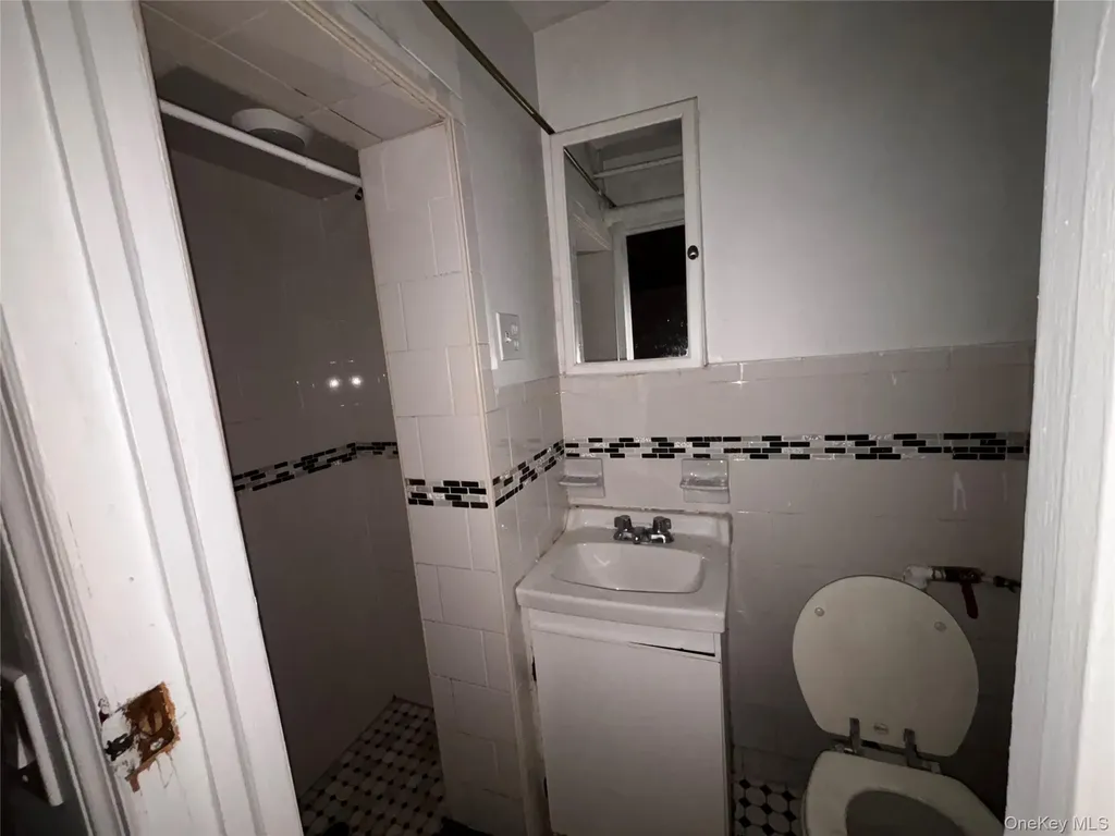 118 Van Cortlandt Avenue W Bronx NY 10463
