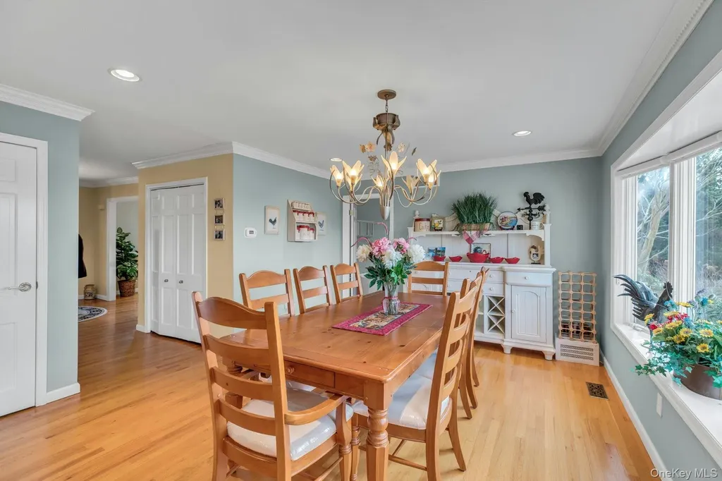 26 Oak Lane Hampton Bays NY 11946