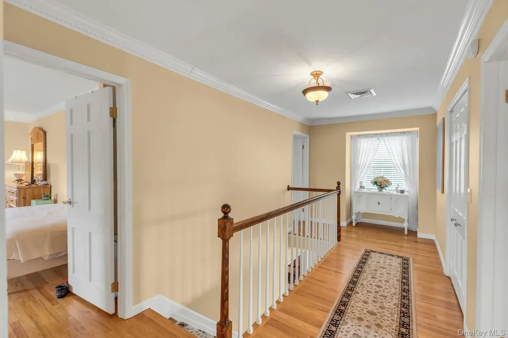 26 Oak Lane Hampton Bays NY 11946