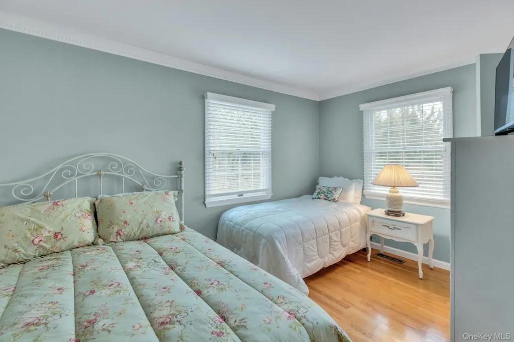 26 Oak Lane Hampton Bays NY 11946