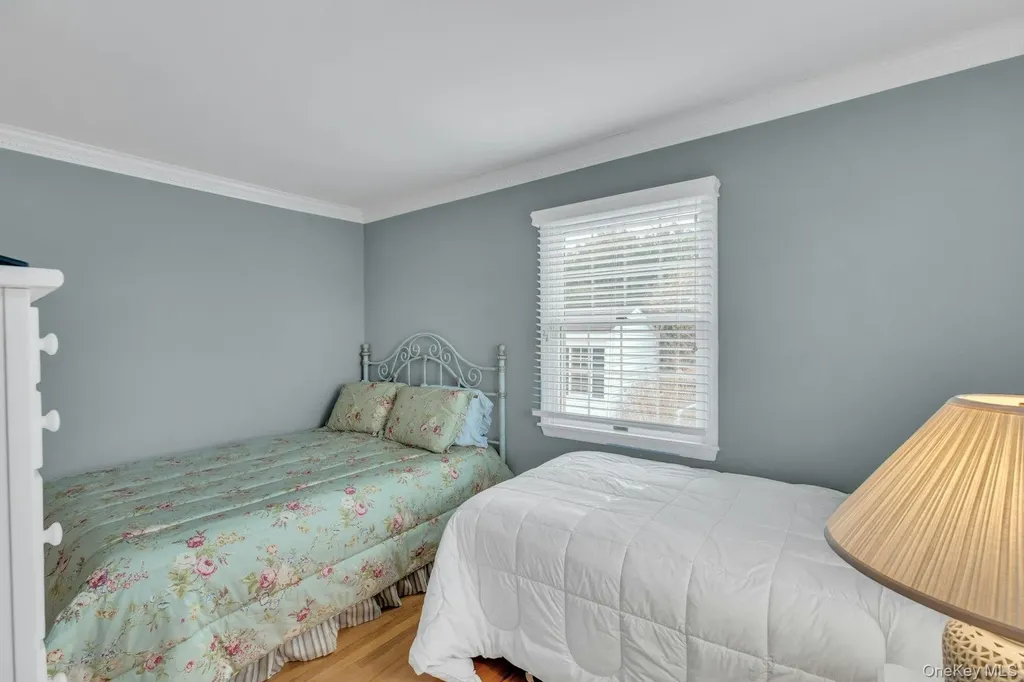 26 Oak Lane Hampton Bays NY 11946
