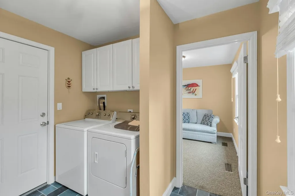 26 Oak Lane Hampton Bays NY 11946
