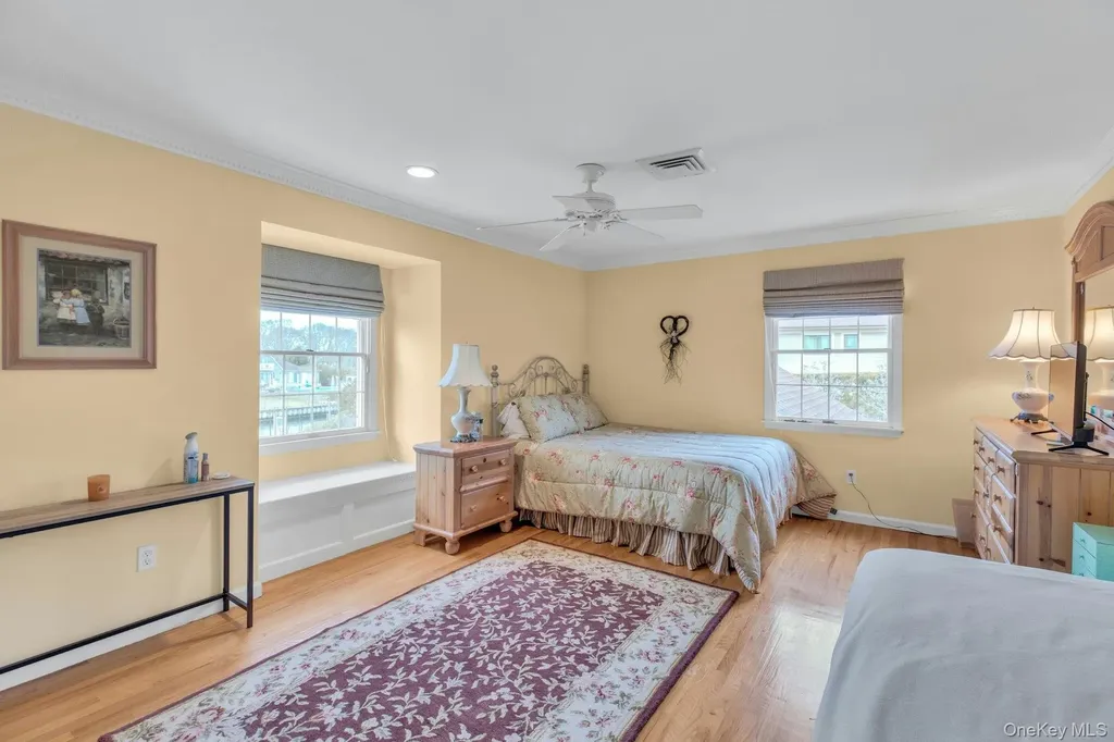 26 Oak Lane Hampton Bays NY 11946