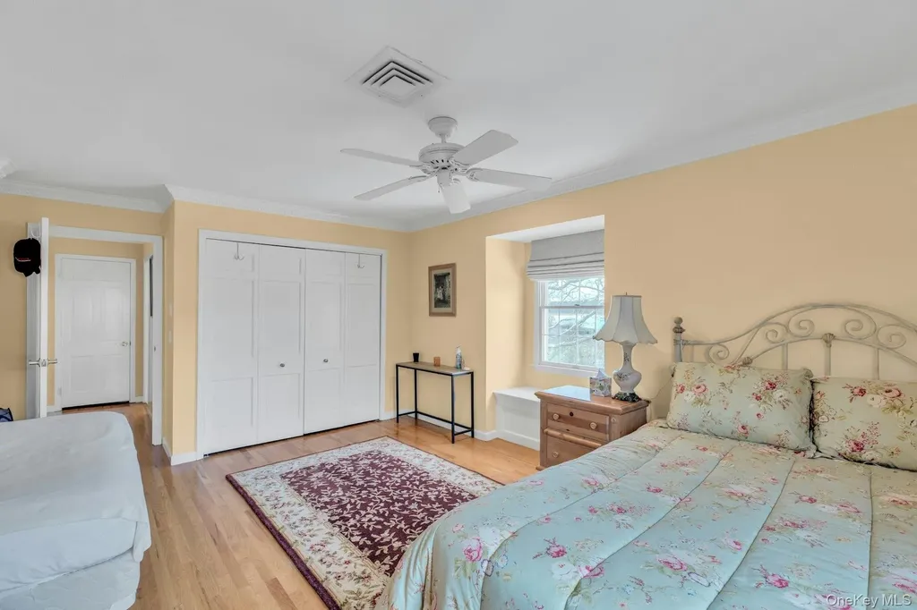 26 Oak Lane Hampton Bays NY 11946