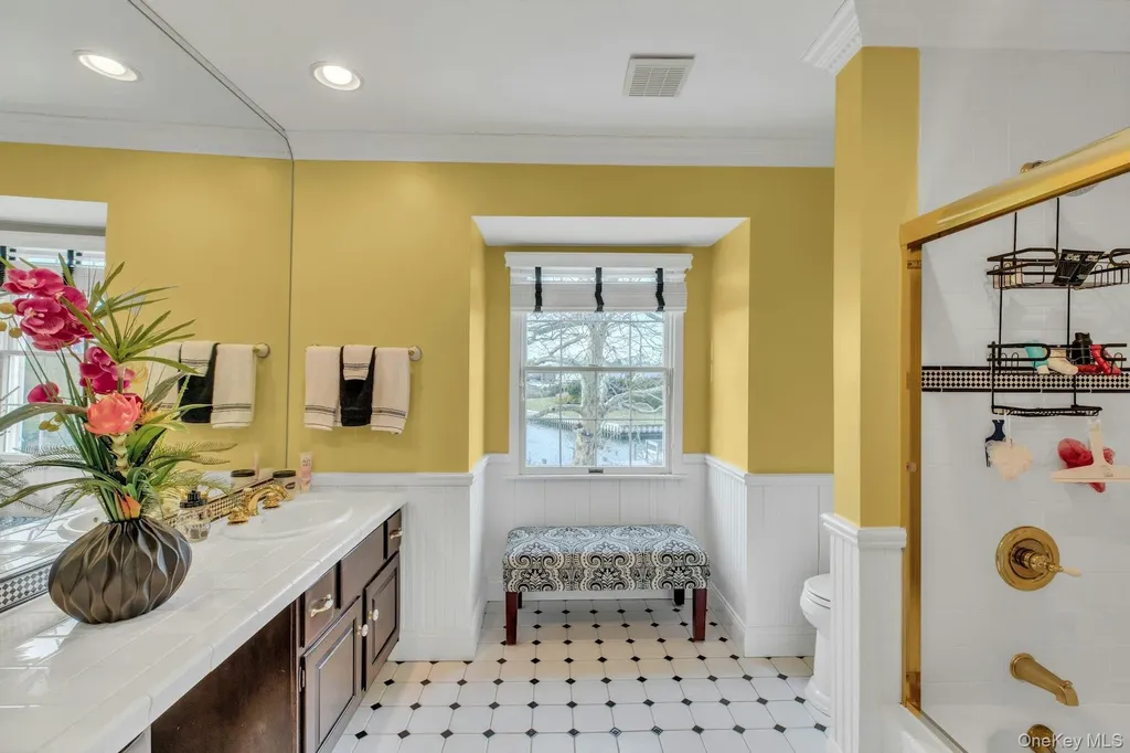26 Oak Lane Hampton Bays NY 11946