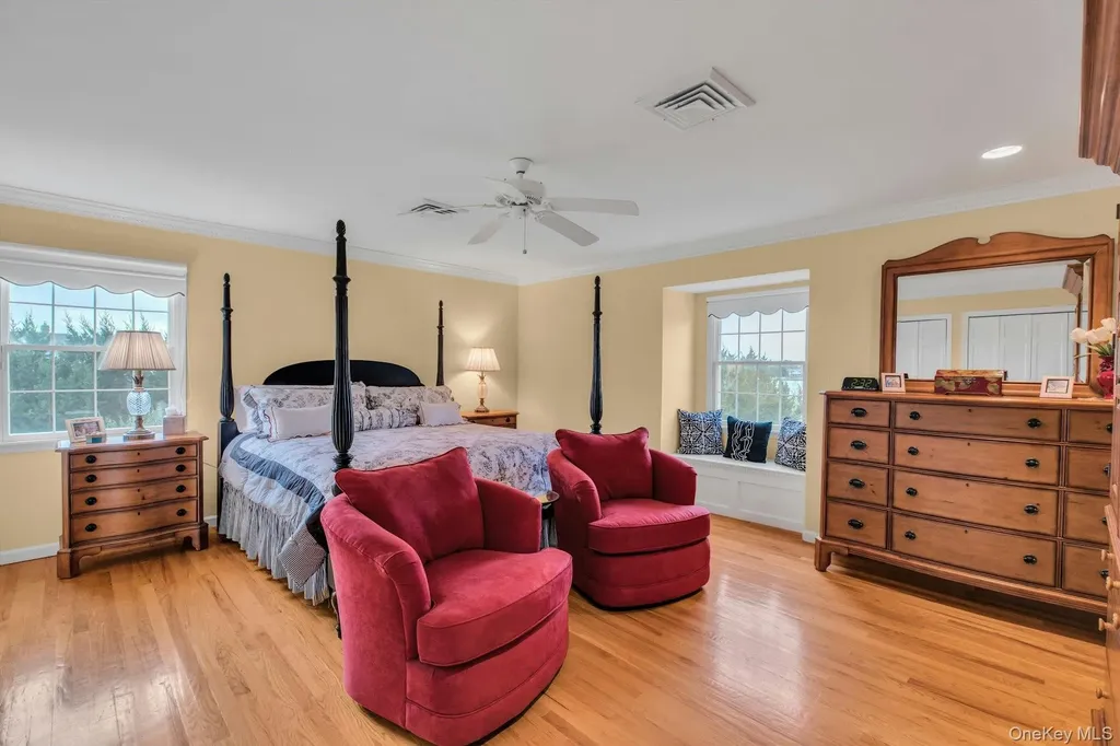 26 Oak Lane Hampton Bays NY 11946