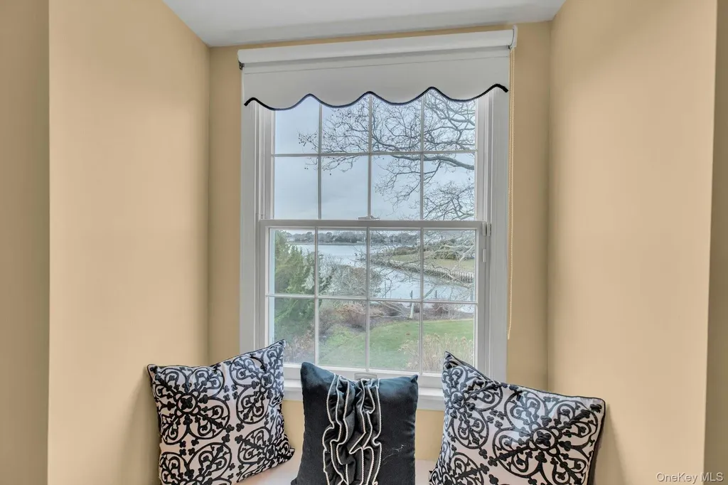 26 Oak Lane Hampton Bays NY 11946