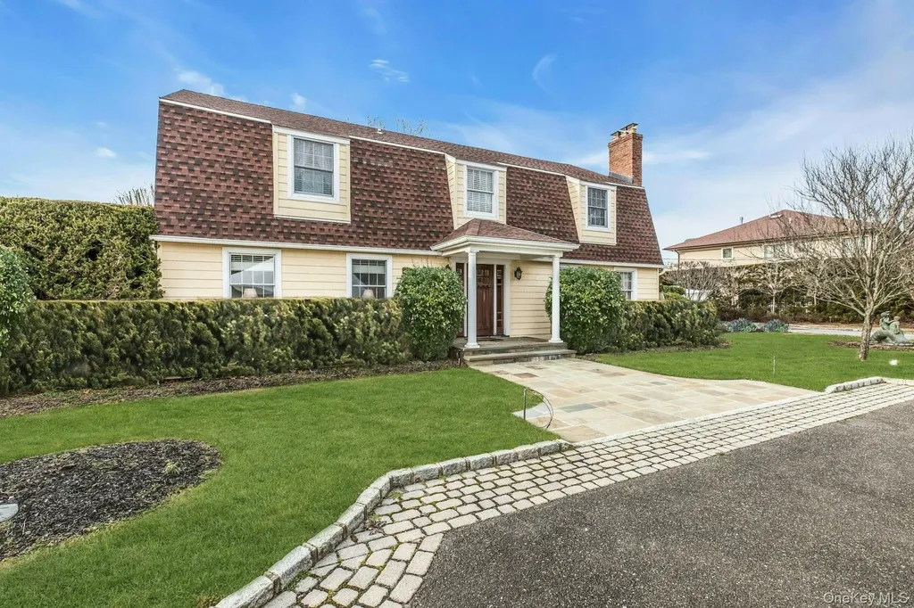 26 Oak Lane Hampton Bays NY 11946