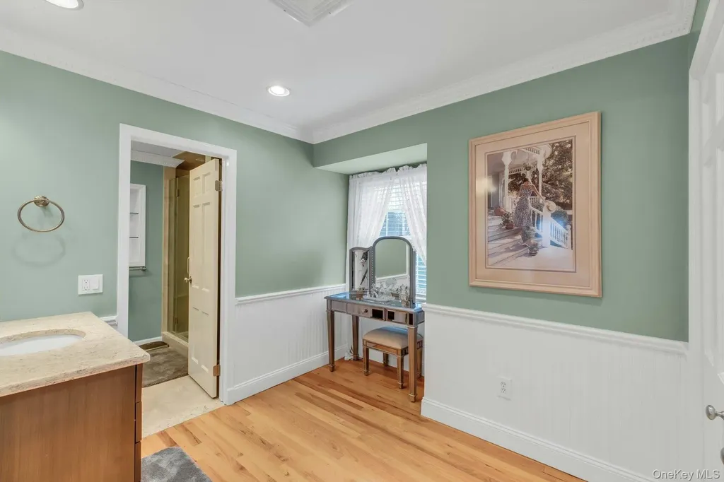 26 Oak Lane Hampton Bays NY 11946