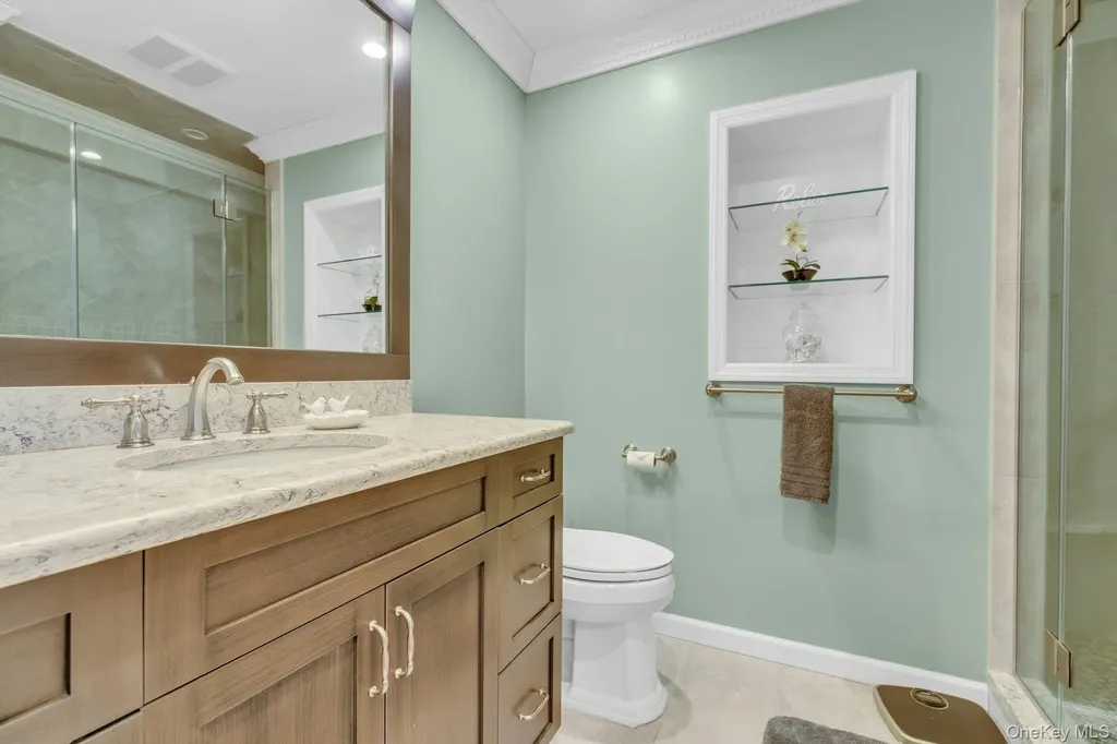 26 Oak Lane Hampton Bays NY 11946