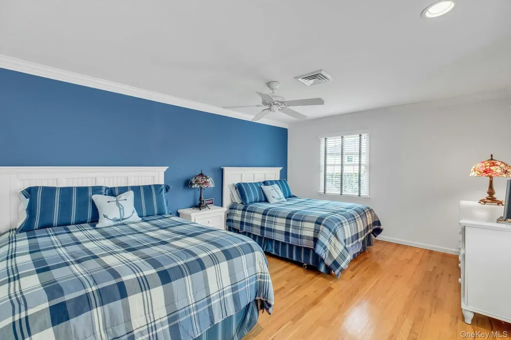 26 Oak Lane Hampton Bays NY 11946