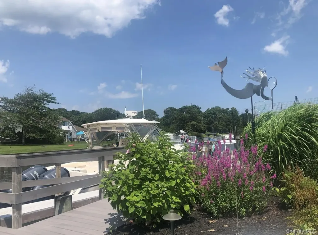 26 Oak Lane Hampton Bays NY 11946